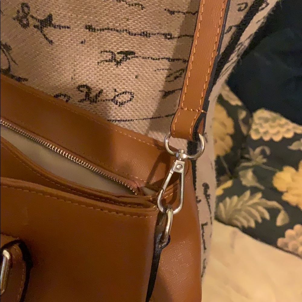 ⚡️⚡️⚡️EUC Leather purse - Picture 7 of 7
